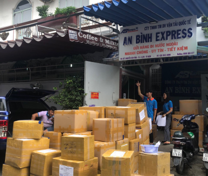 Đơn vị gửi tượng đi Canada bao nhiêu 1kg?