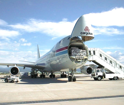 Dịch vụ vận chuyển hàng không quốc tế