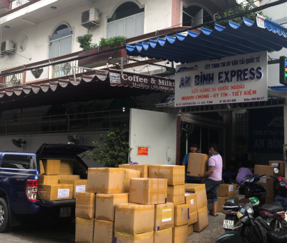 Công ty gửi hàng fake, túi xách, quần áo đi Mỹ