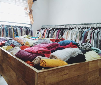 Dịch vụ gửi quần áo đi Mỹ giá rẻ tại TpHCM